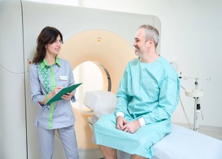 ¿Qué diferencias existen entre un seguro de salud básico y uno completo?